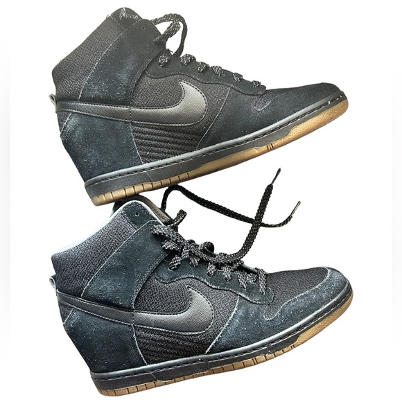 Nike Women's Black Wedge Sneakers

Nike Dunk Sky High - wedge sneakers size 10 - Picture 4 of 8